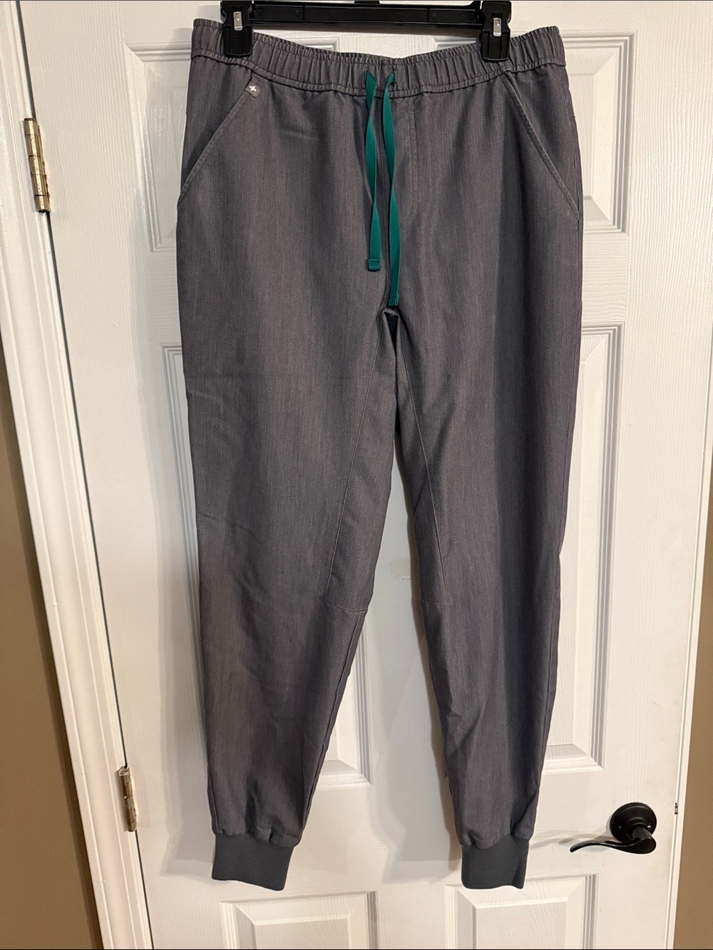 Figs Men's Gray Drawstring Jogger Scrubs